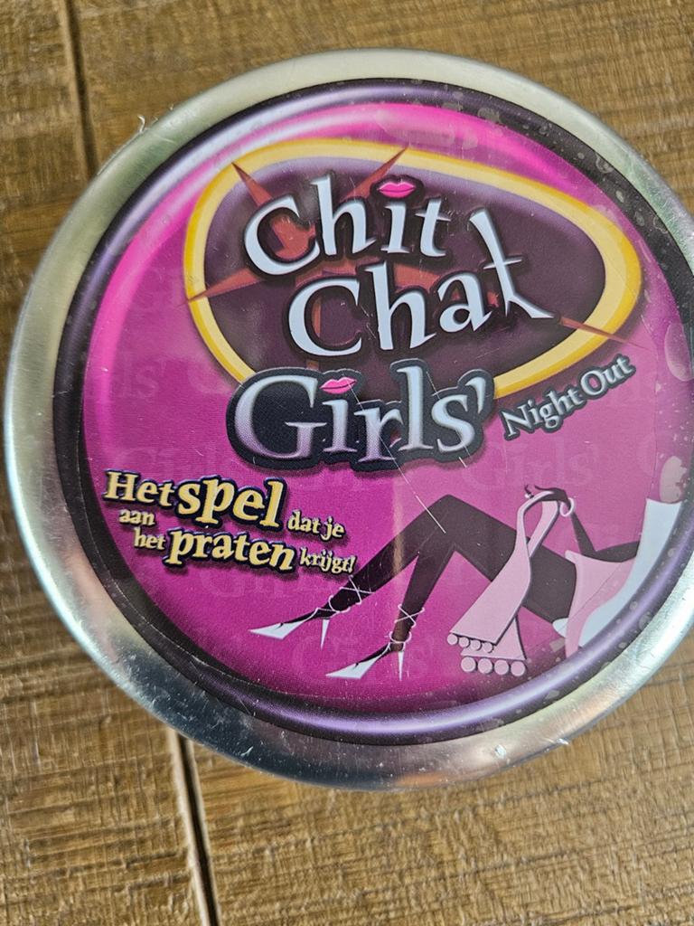Nieuw spel Chit Chat Girls Night Out, Vijf spelers of meer, Ophalen of Verzenden, Nieuw, PS-Games