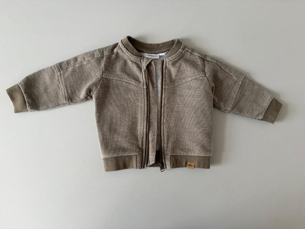 Name It baby vest/jasje maat 62 – taupe, Kinderen en Baby's, Ophalen of Verzenden, Zo goed als nieuw, Jasje, Name It