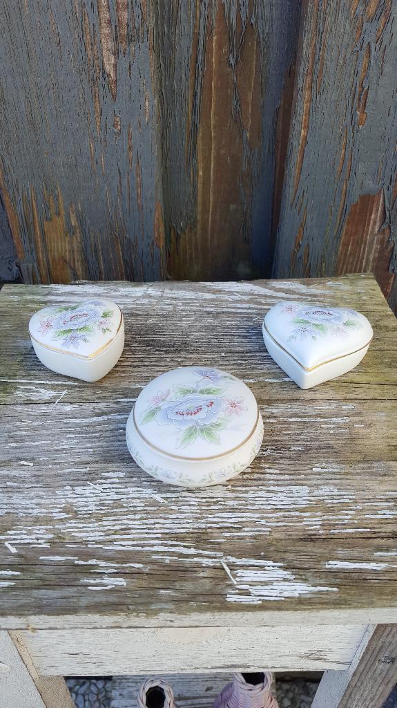 3x porseleinen bakje met deksel, sieradendoosje. 3A2, Ophalen of Verzenden
