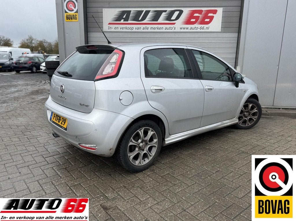 Fiat Punto Evo 0.9 TwinAir Lounge, Auto's, Voorwielaandrijving, Euro 5, Gebruikt, Zwart
