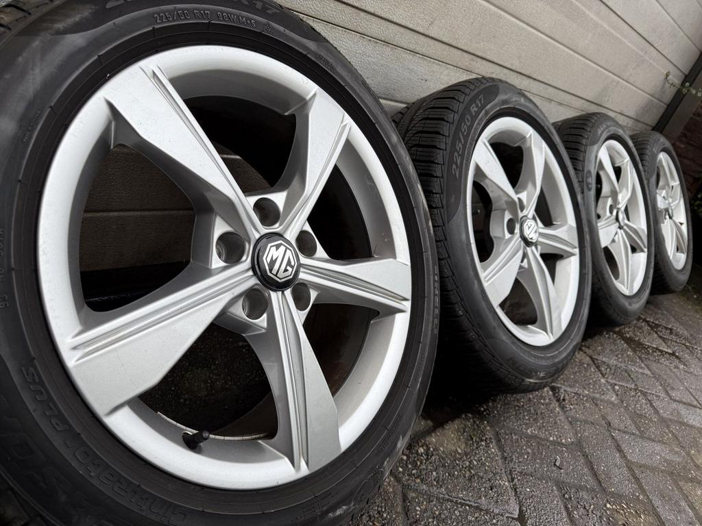 Set 17 inch MG 3 MG 4 MG 5 Zs EV EHS velgen allseason banden, -, -, Banden en Velgen, 17 inch