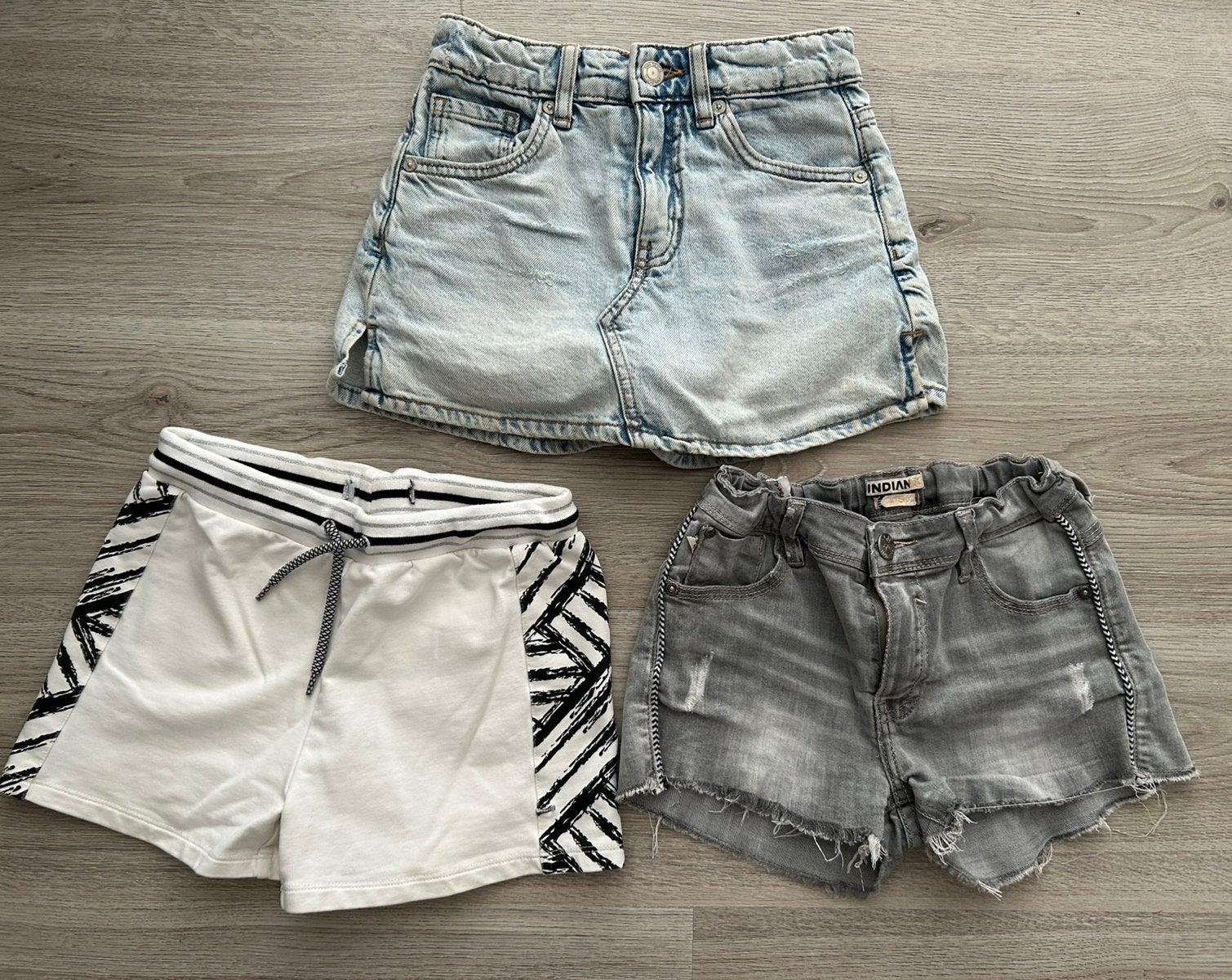 3 shorts meisje maat 128 en 134, Ophalen of Verzenden, Gedragen