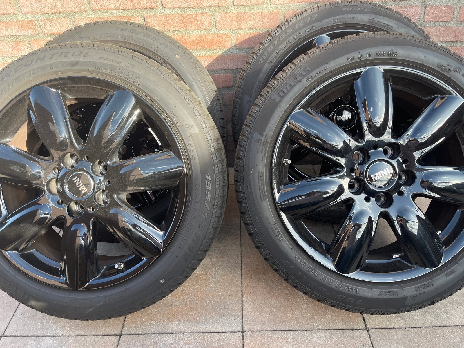 Mini F40/44 Clubman F54 521 17” velgen Pirelli Winterbanden, Ophalen, Gebruikt, Banden en Velgen, 17 inch