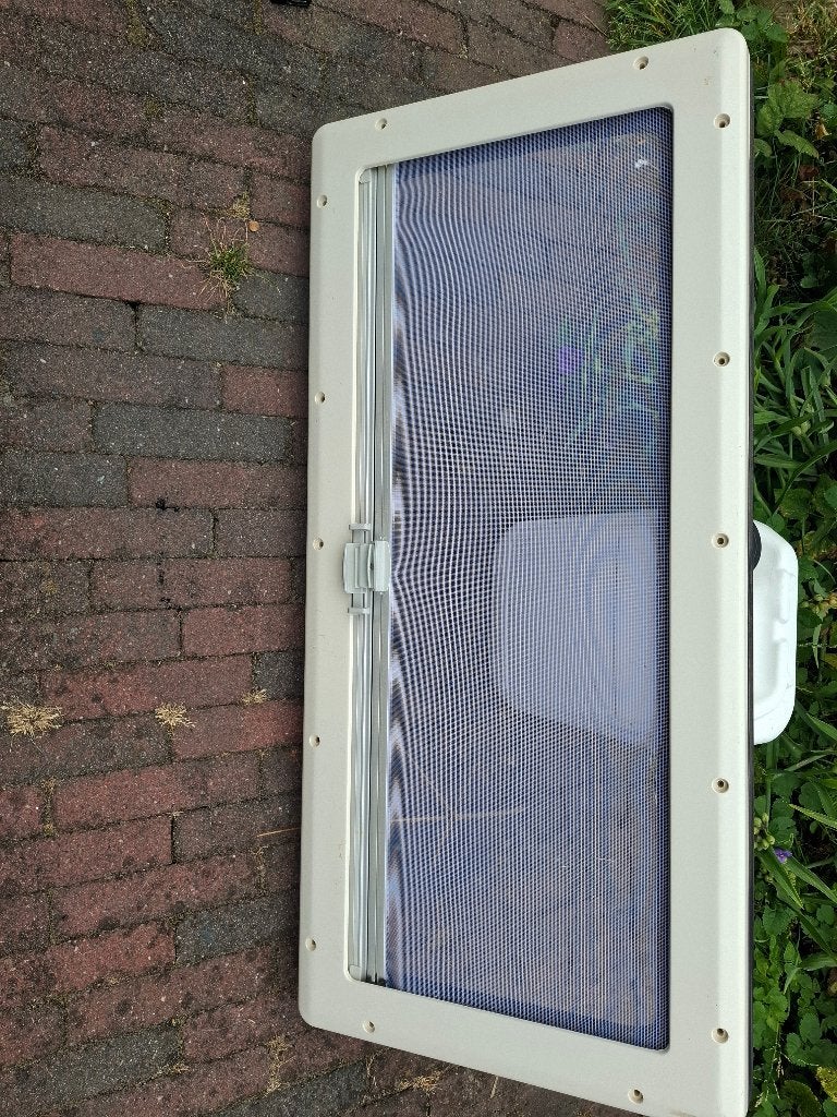 Camper raamframe met rolhor en verduistering 90x45 cm, Ophalen