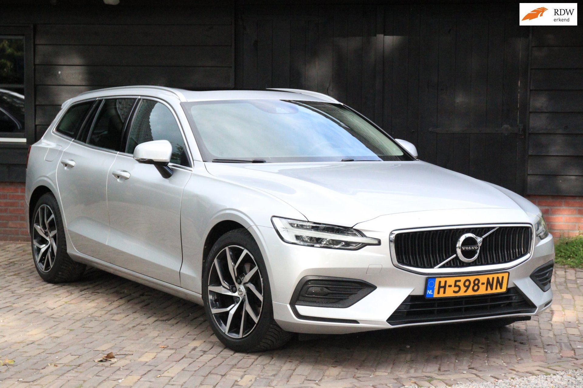 Volvo V60 2.0 T4 Momentum Pro Panorama-Elek,Dak/Camera/Parke, Automatische klimaatregeling, Euro 6, 1969 cc, 14 km/l