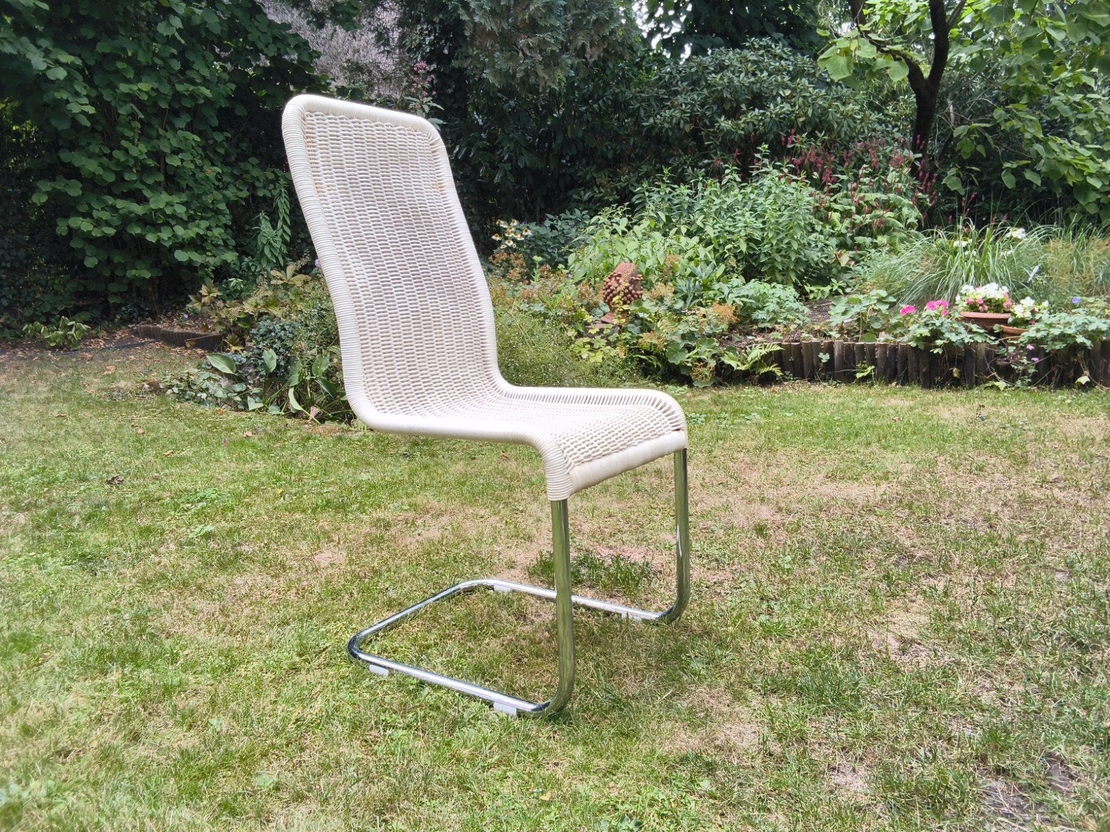 3 witte Tecta-stoelen met chromen buisframe, Ophalen, Gebruikt, Drie, Metaal