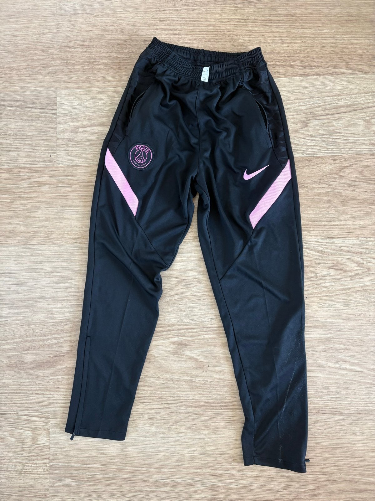 Nike PSG Trainingsbroek Zwart/Roze, Maat 38/40 (M), Zwart, Ophalen of Verzenden, Fitness of Aerobics