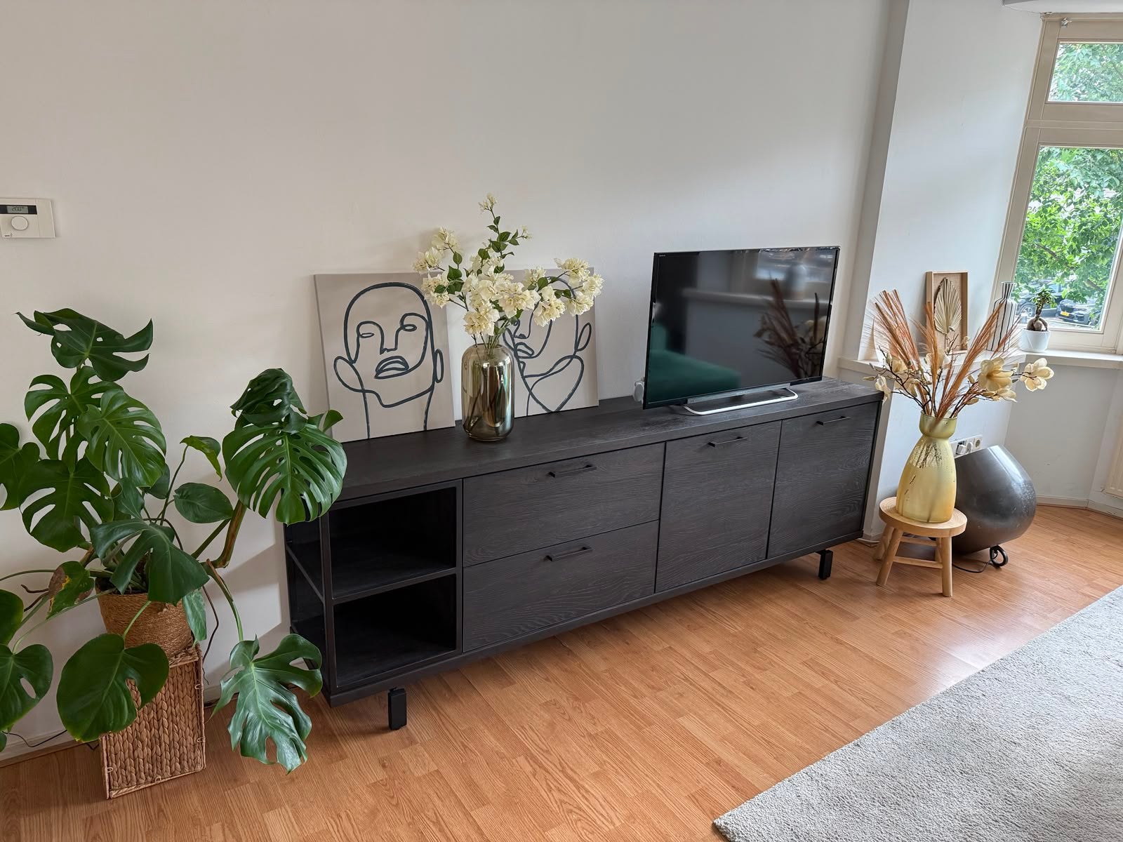 Dressoir / TV kast Eiken fineer Antraciet 230cm, Ophalen, Eikenhout, Met deur(en), Zo goed als nieuw