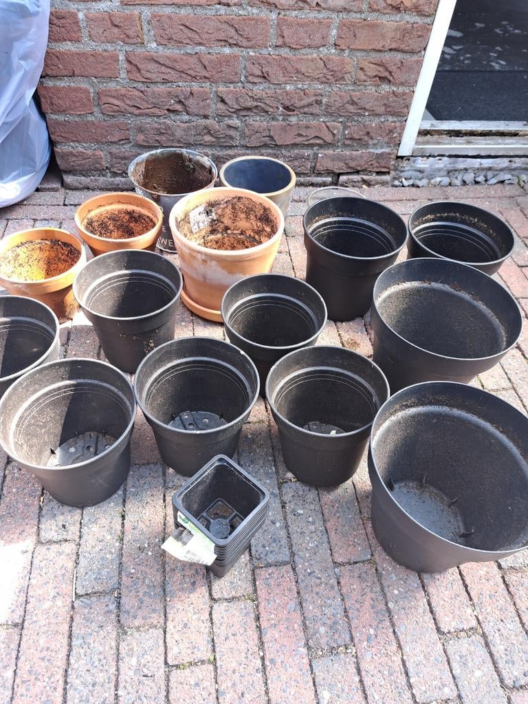 Heel veel bloempotten, Tuin en Terras, Bloempotten, Ophalen, Overige materialen, Gebruikt, Rond