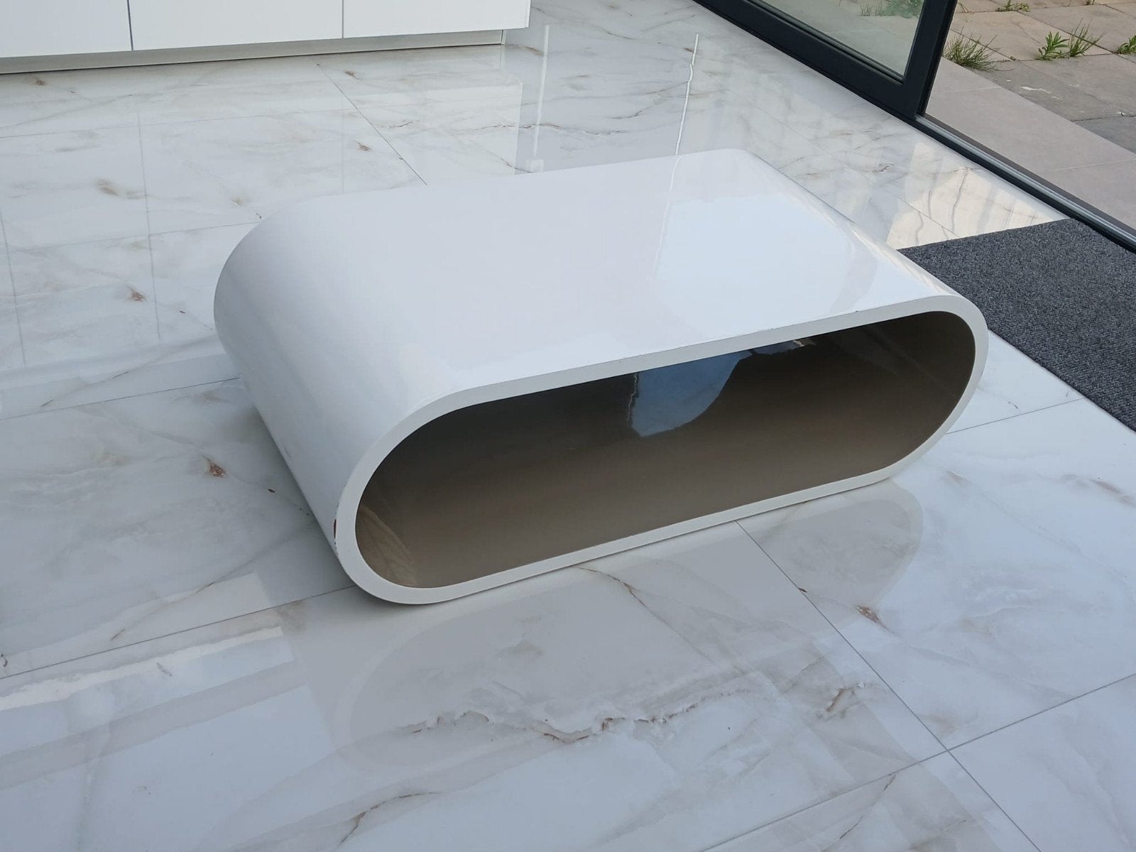 Moderne Witte Salontafel Ovaal - Gebruikt, Huis en Inrichting, Tafels | Salontafels, Ophalen, 5 – 50