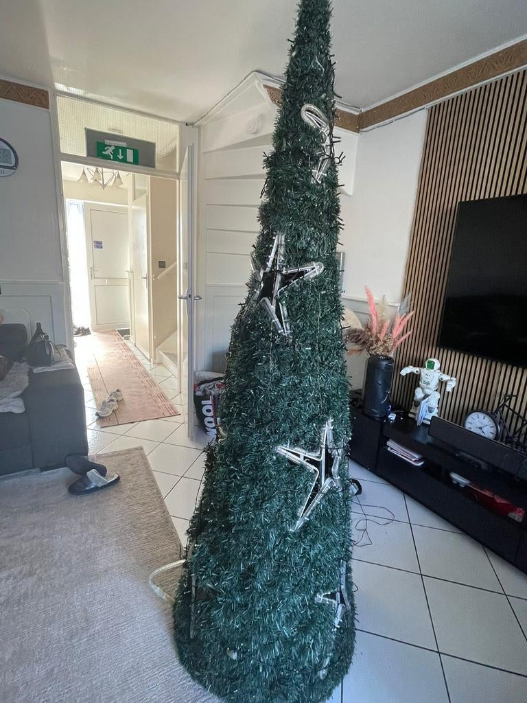 Metalen kerstboom met lichtjes, Ophalen