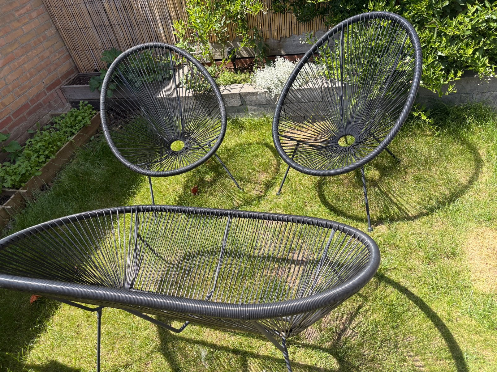Set van draadbankje en 2 stoelen, Tuin en Terras, Ophalen, Gebruikt, Kunststof