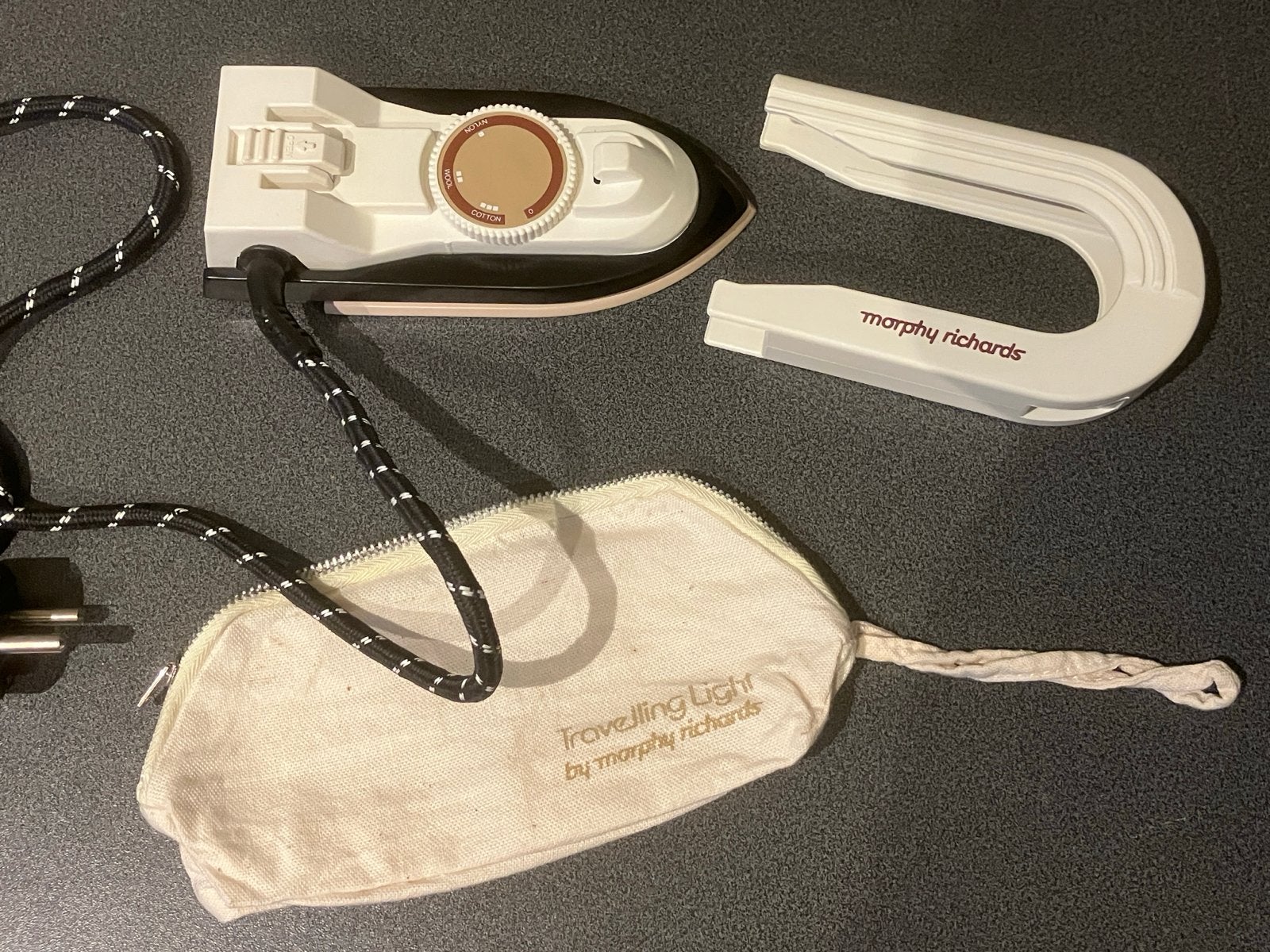 Complete Set: Morphy Richards Reisstrijkijzer + Etui, Ophalen of Verzenden, Zo goed als nieuw, Strijkijzer met snoer