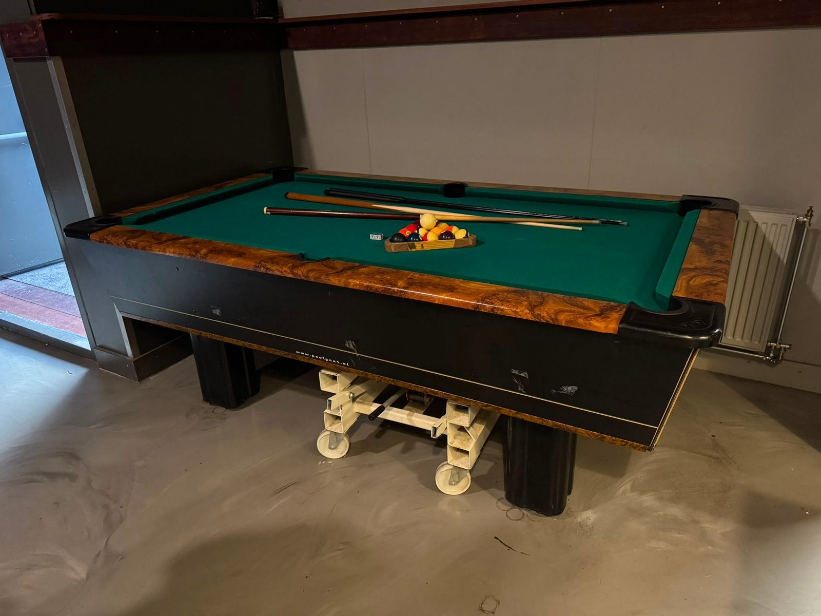 Complete pooltafel incl. accessoires & hefwagen, Ophalen, Gebruikt, Pooltafel