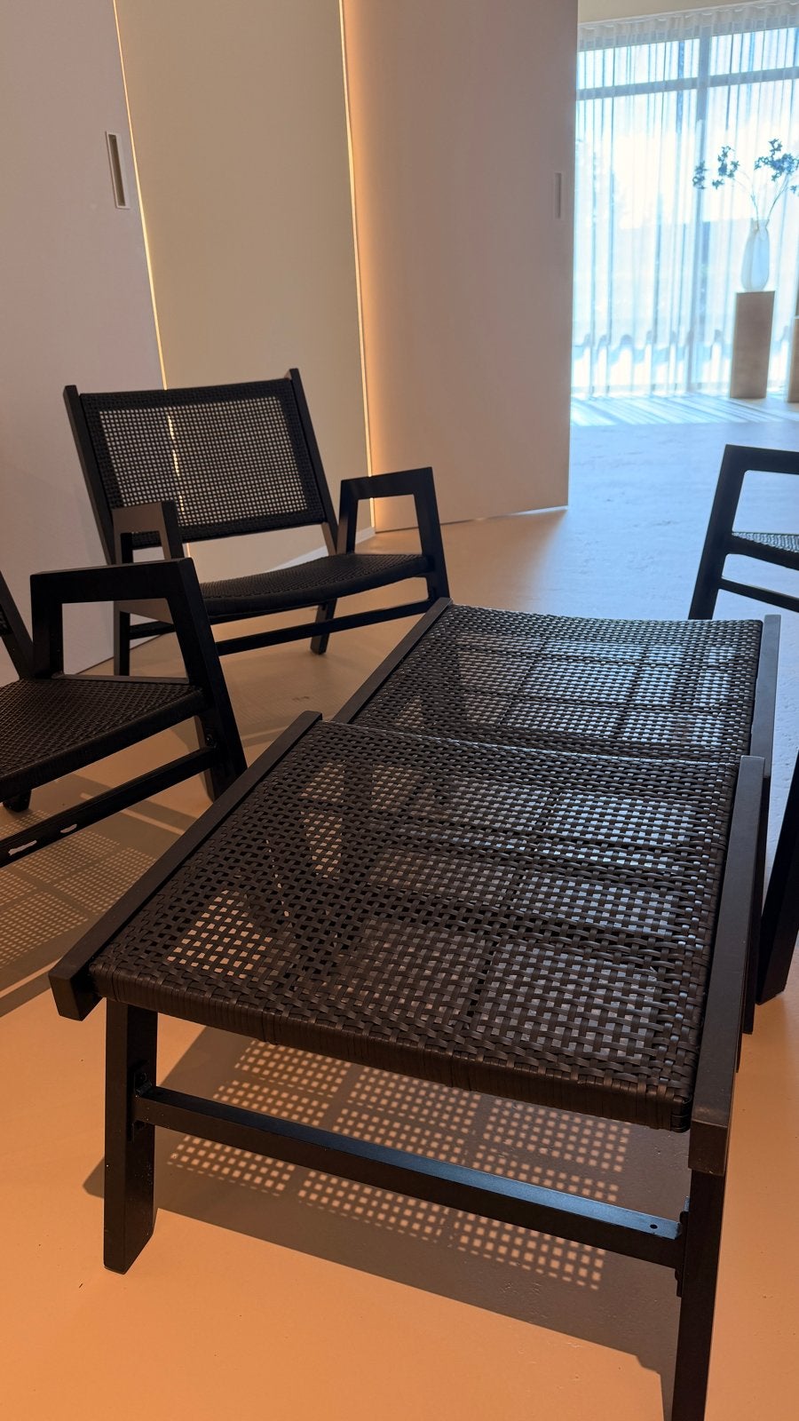 Zwarte rotan stoelen en salontafel set voor buiten, Ophalen