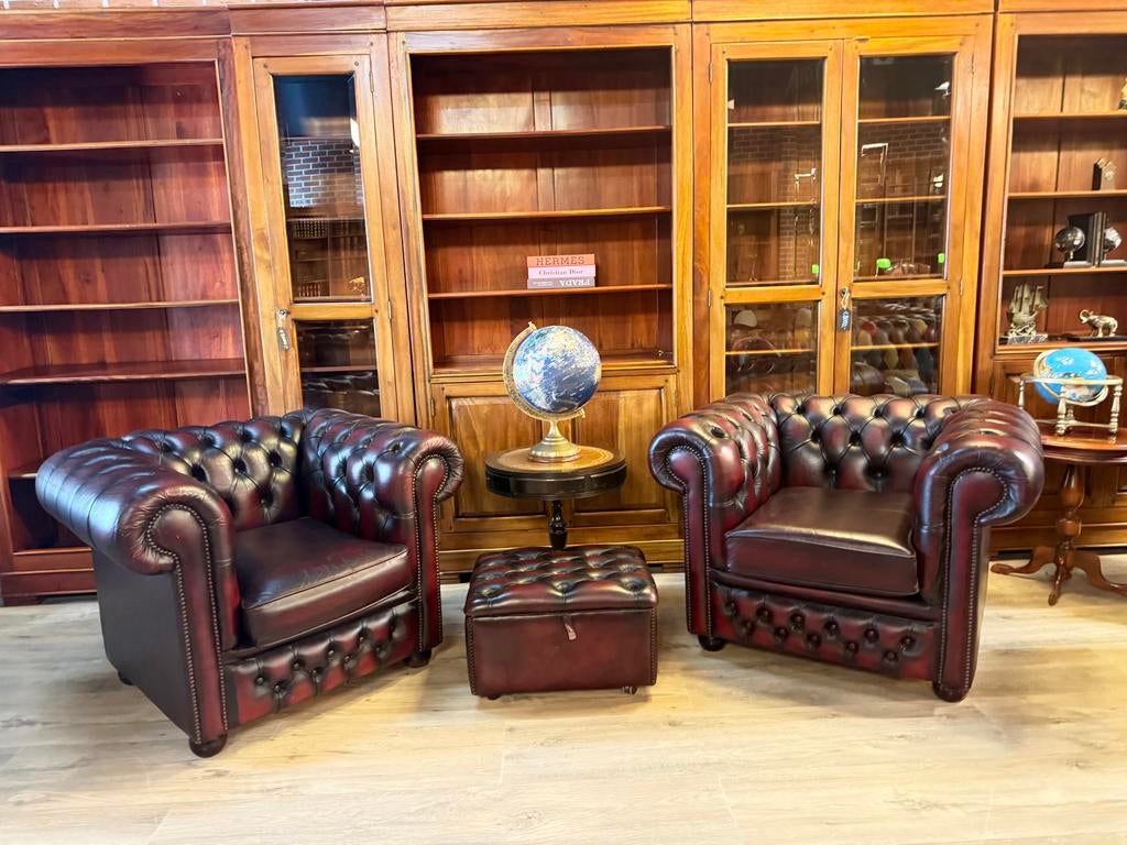 2x Chesterfield fauteuil oxblood antiek dieprood leer