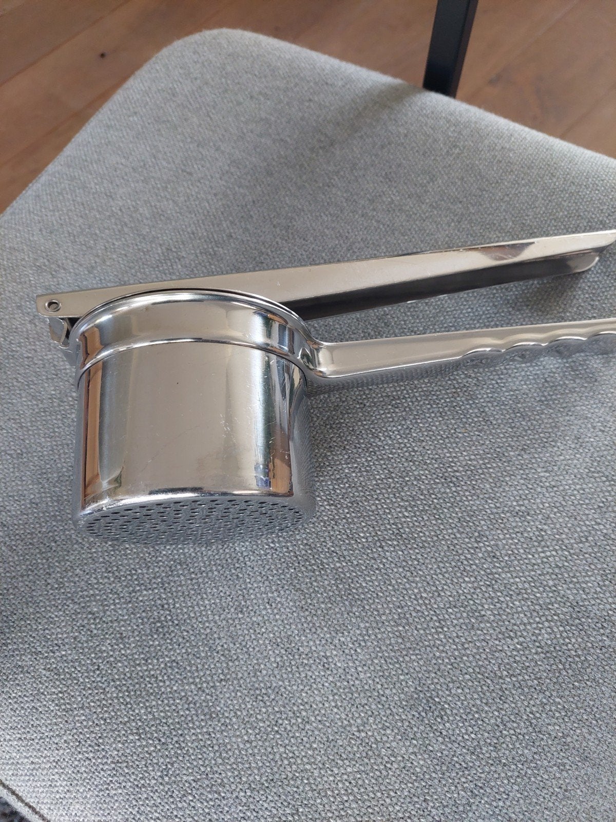 rvs puree knijper, Huis en Inrichting, Ophalen of Verzenden, Gebruikt, Metaal