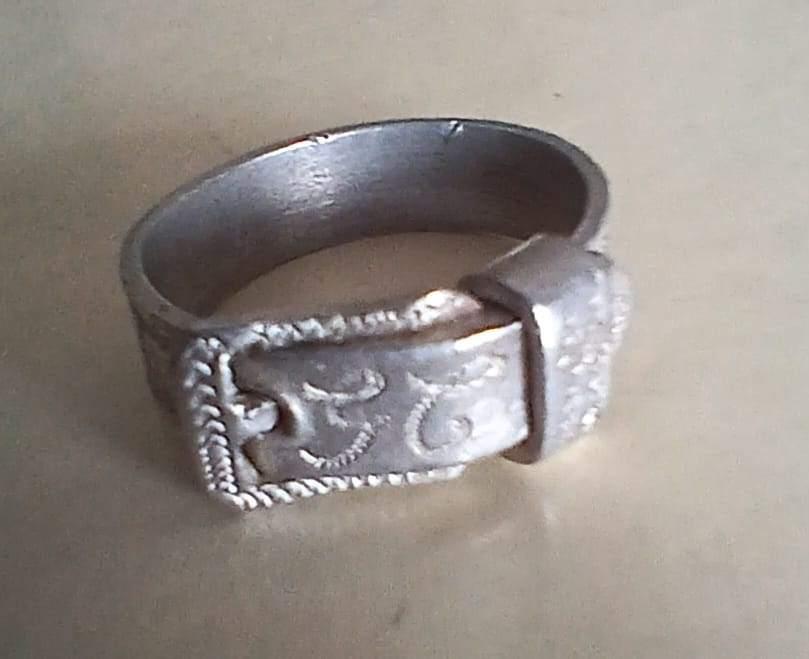 WO1 trench art ring "GC", Verzamelen, Militaria | Algemeen, Ophalen of Verzenden, Overige soorten, Nederland, Kunstobject