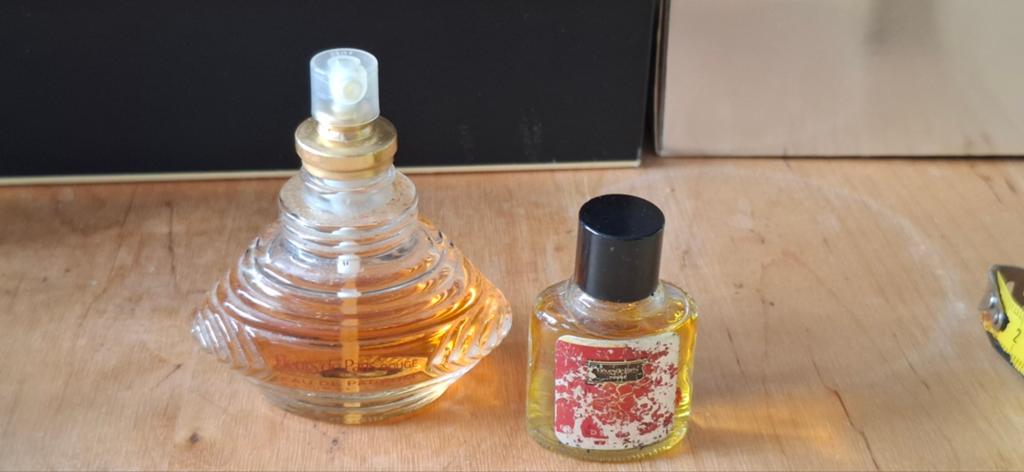 @Fleurs de Paris *rouge edp Spray en mini@, Verzamelen, Parfumverzamelingen, Ophalen of Verzenden, Miniatuur