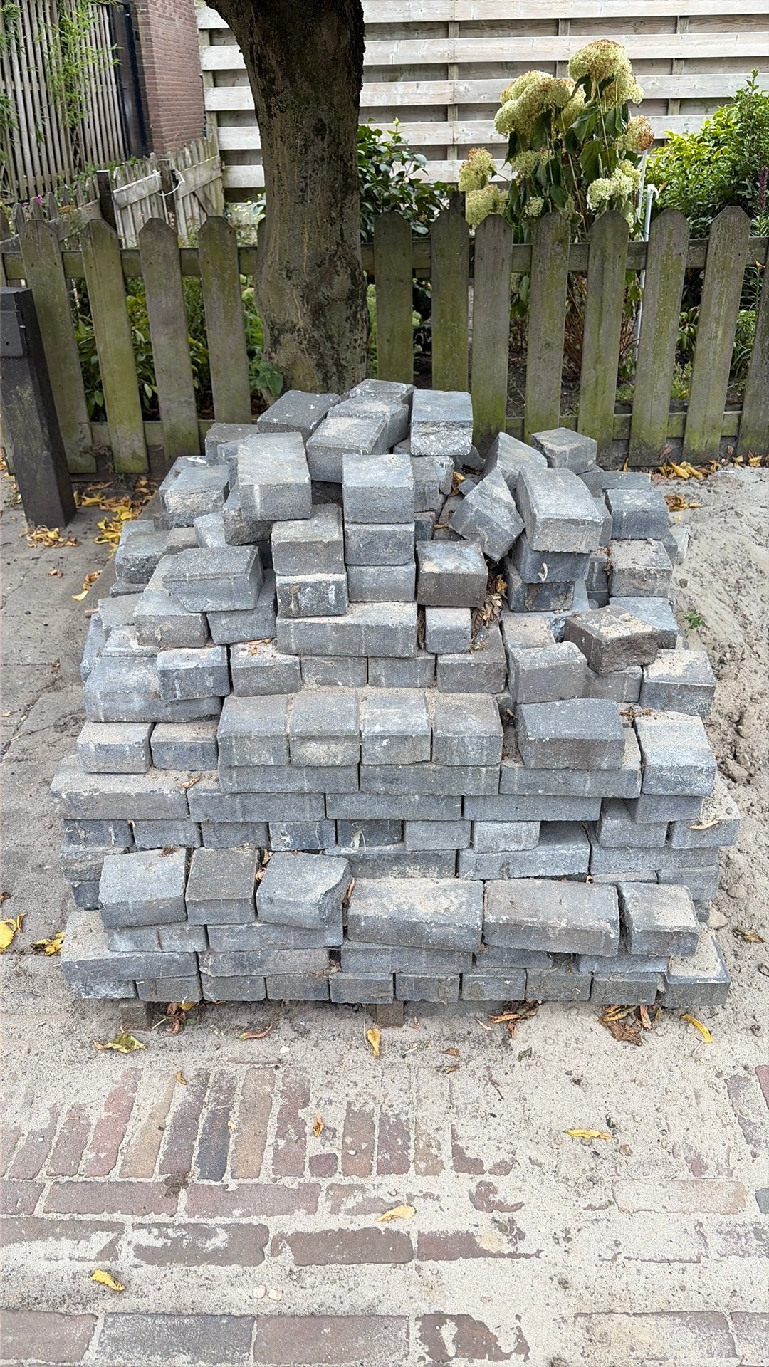 GRATIS MBI Betonklinkers - Gebruikt, voor tuin of oprit, Ophalen, Gebruikt, Klinkers, 10 m² of meer