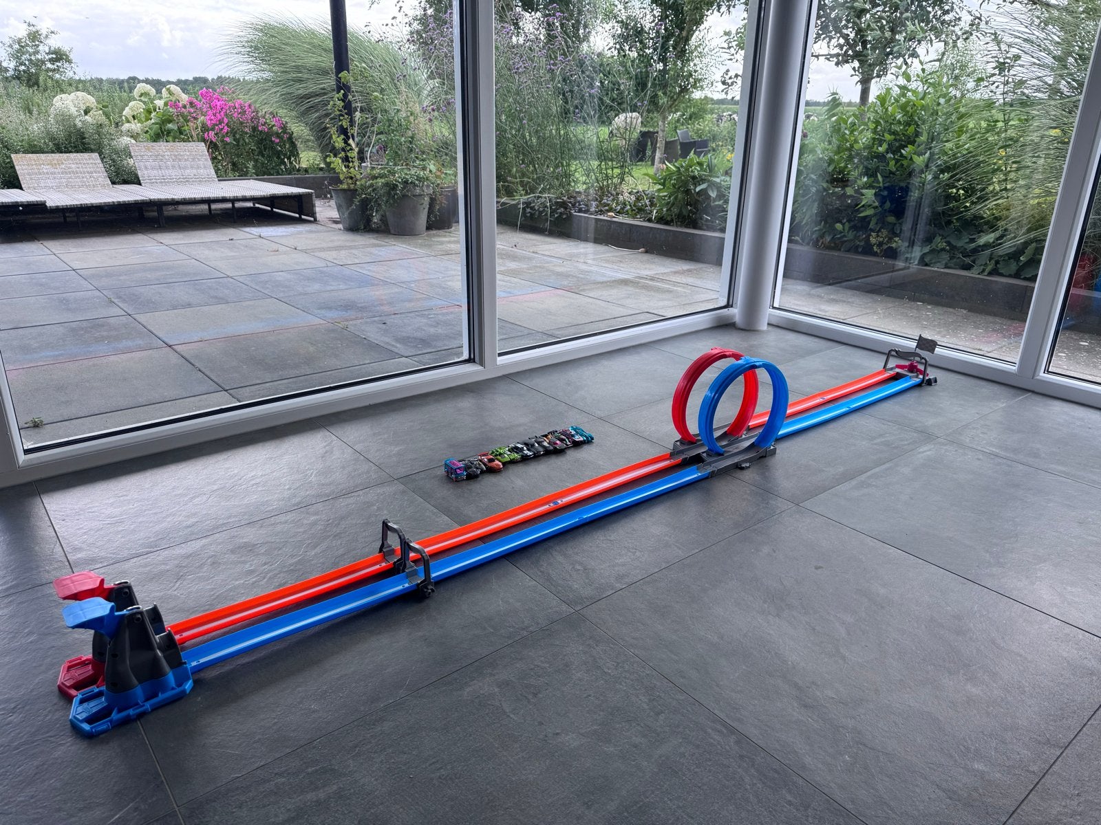 Hotwheels racebaan met looping en autootjes, Kinderen en Baby's, Speelgoed | Racebanen, Ophalen, Hot Wheels, Racebaan, Gebruikt