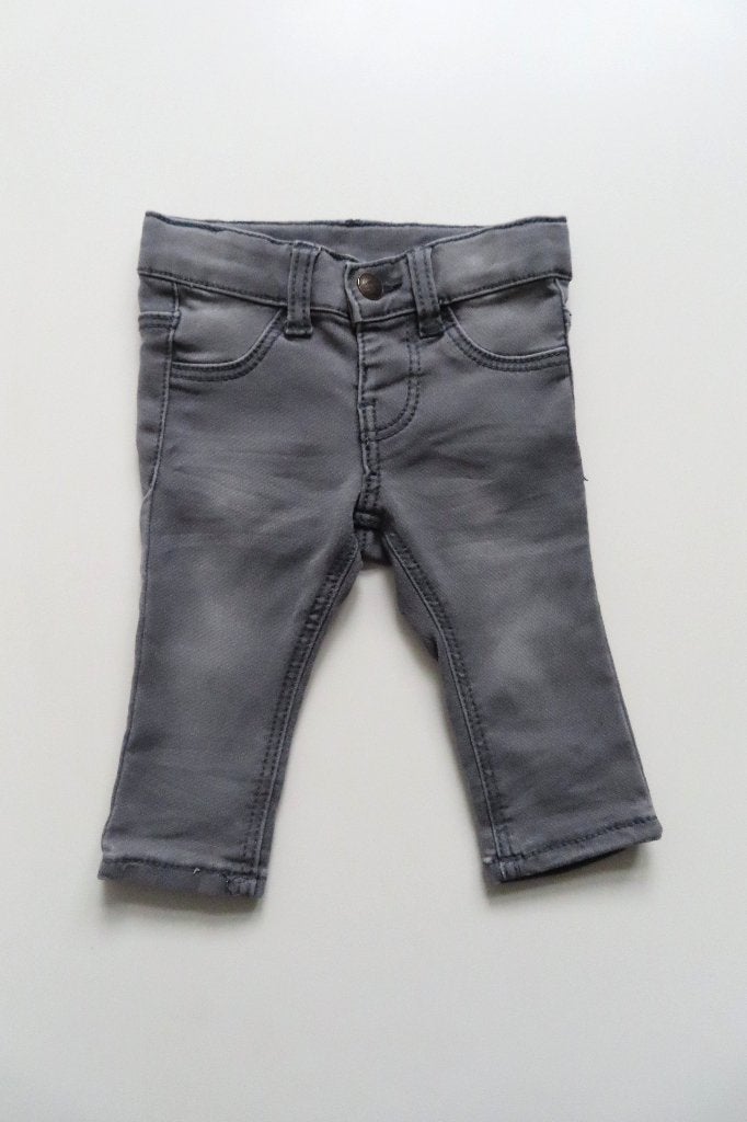 Spijkerbroek Grijs Verstelbaar Hema mt 62 (L94), Kinderen en Baby's, Babykleding | Maat 62, Broekje, Ophalen of Verzenden, Zo goed als nieuw