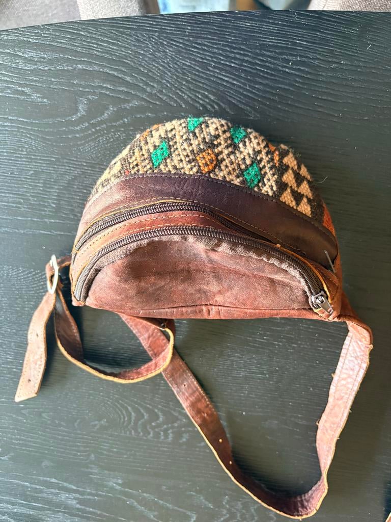 Leren heuptasje met patroon - ideaal voor festivals!, Ophalen of Verzenden, Gebruikt, Bruin, Schoudertasje