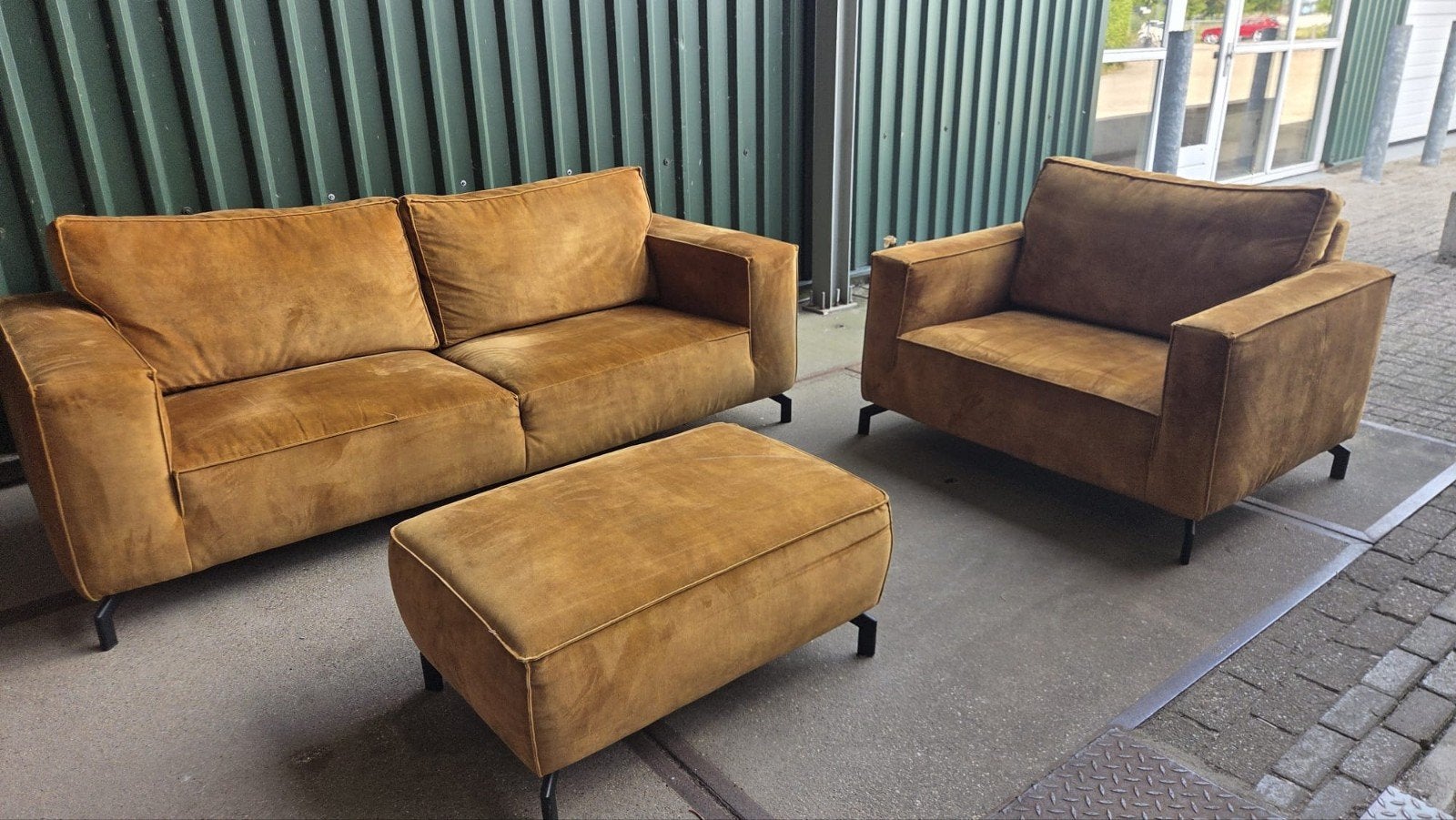 Gouden bankstel: 2-zits bank, fauteuil en poef, Ophalen, 75 tot 100 cm
