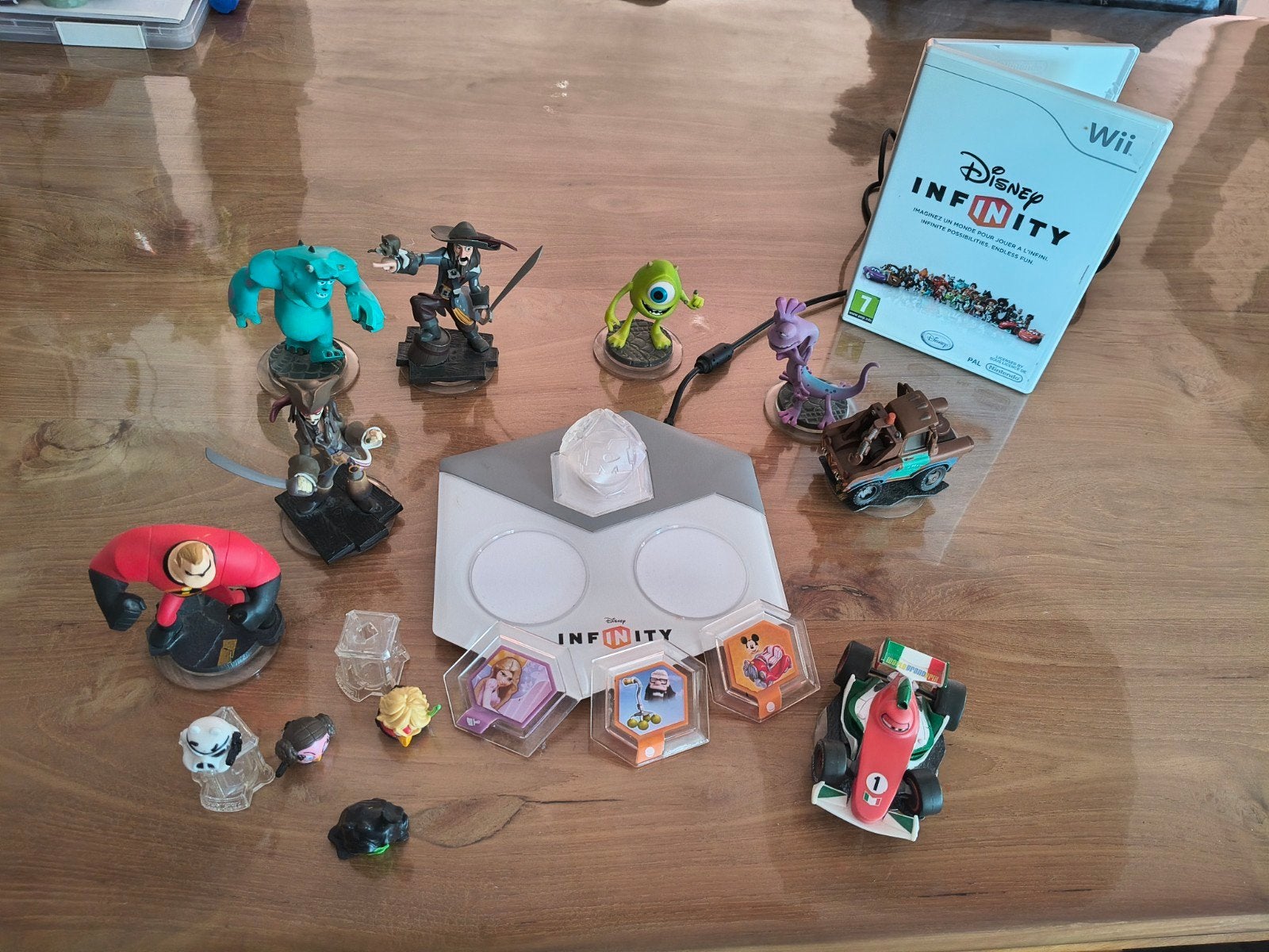 Disney Infinity Wii met 10 figuren en portal, Avontuur en Actie, Gebruikt, 2 spelers, Eén computer