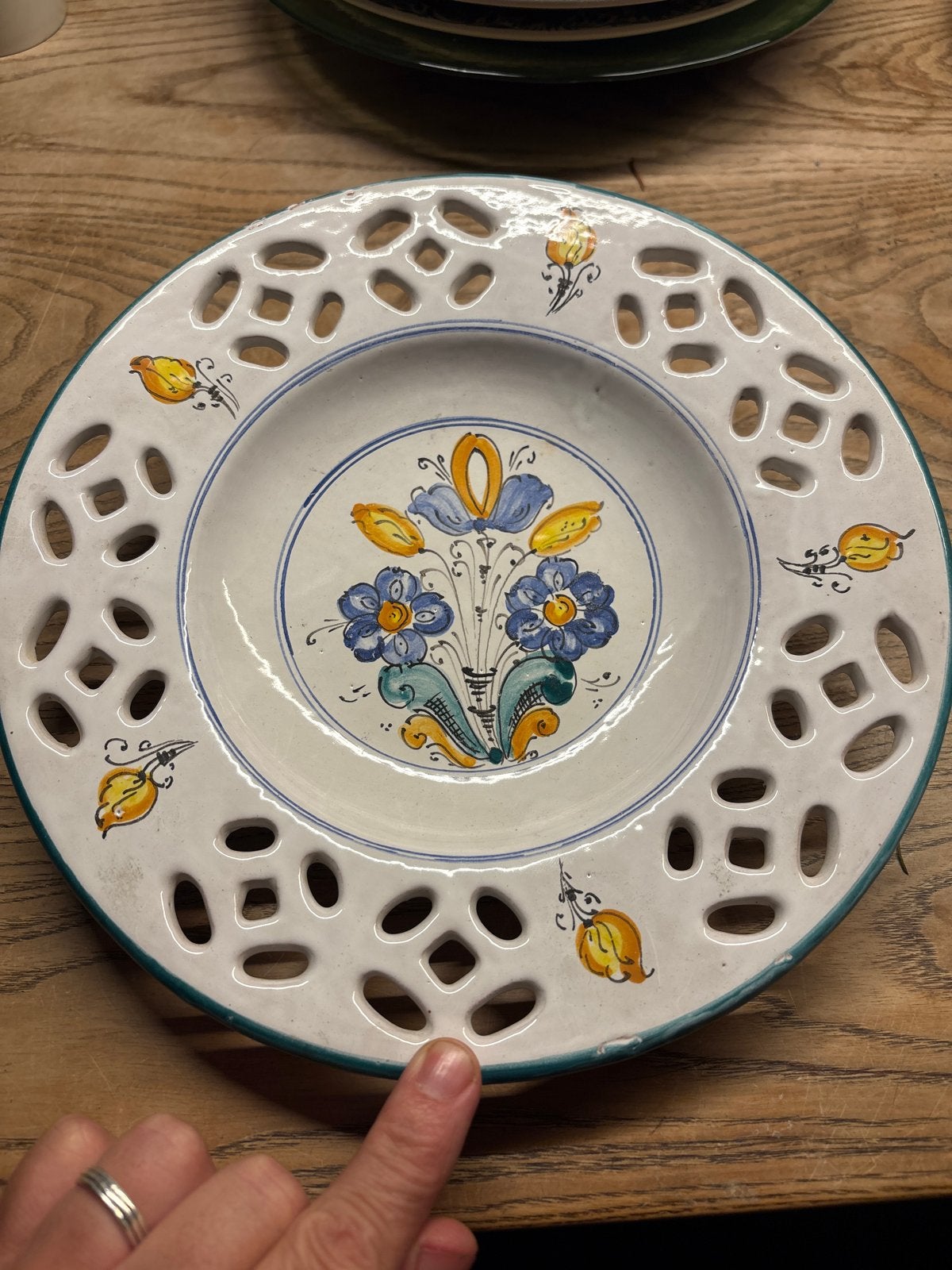 Decoratieve schaal met bloemmotief en opengewerkt rand, Ophalen