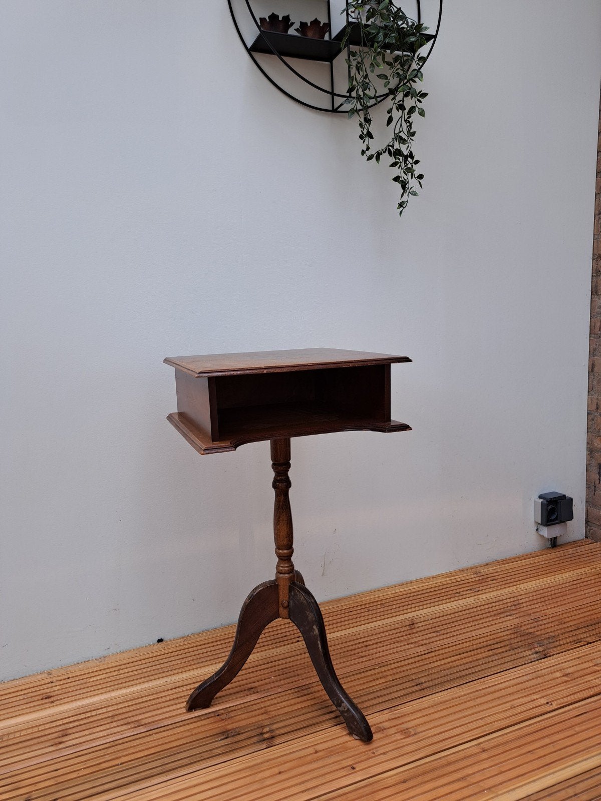 Vintage houten bijzettafel met opbergvak, Antiek en Kunst, Ophalen