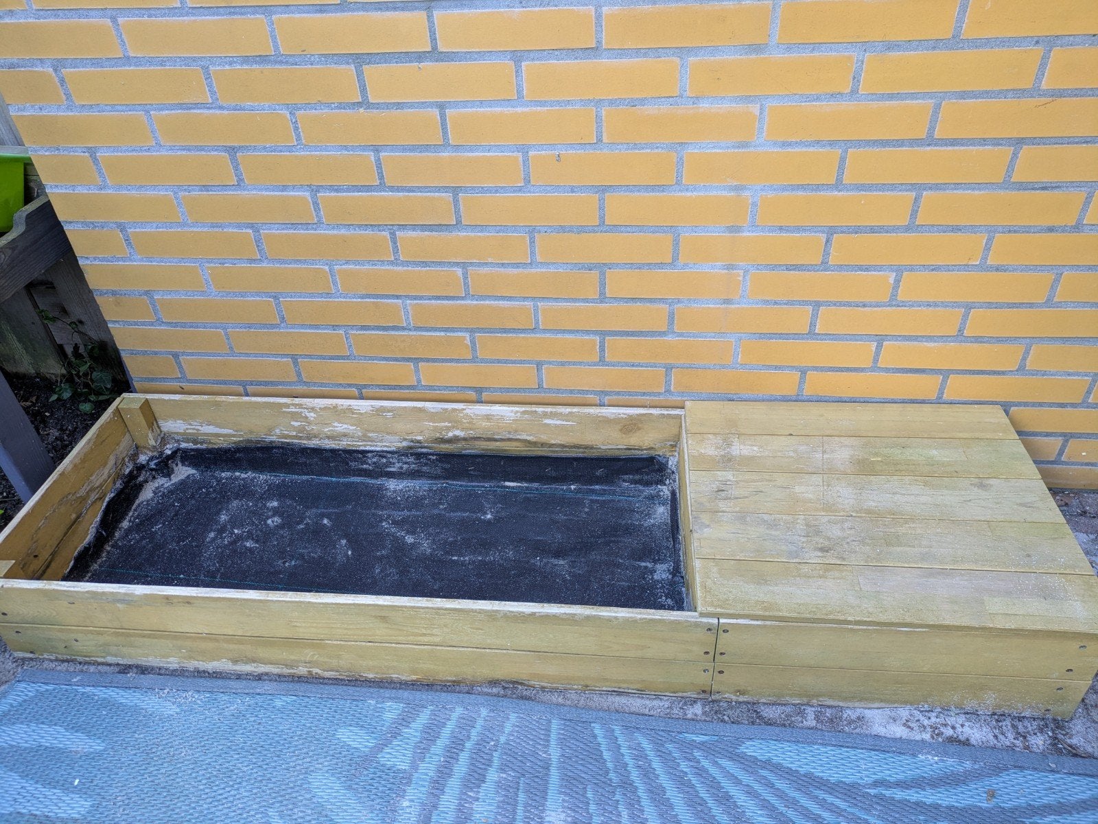 zandbak met 2 zakken speelzand, Ophalen, Gebruikt