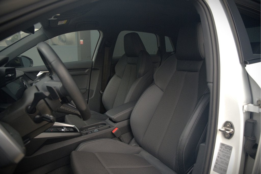 Audi A3 Sportback 45 TFSI e S edition Competition | S-Line |, Auto's, Audi, Gebruikt, 4 cilinders, Alcantara, Wit