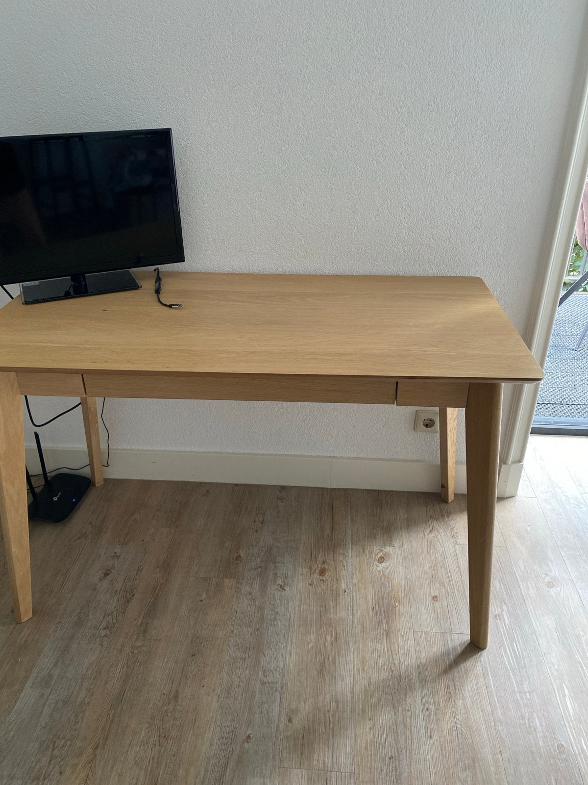 Gratis Houten bureau met lade - ideaal voor thuiswerkplek, Huis en Inrichting, Bureaus, Ophalen, Gebruikt, Bruin, Overige merken