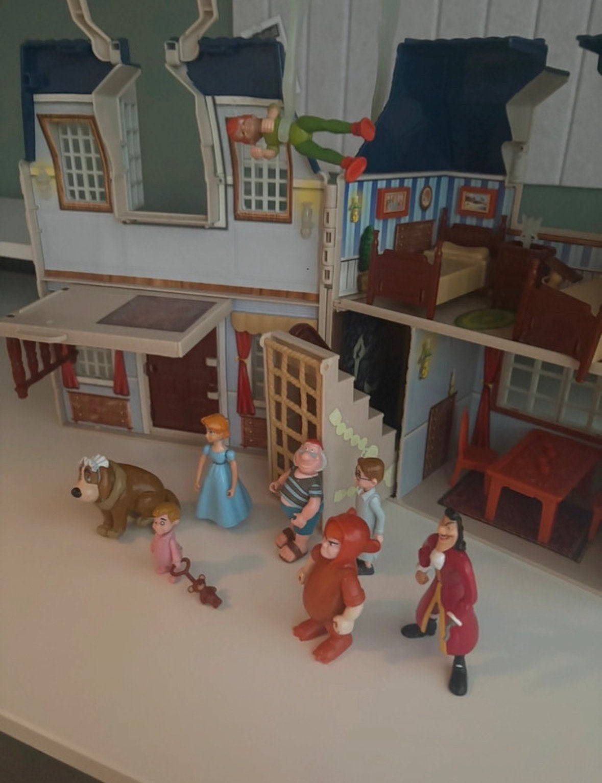 Famosa Peter Pan “Wendy’s house” met figuren, Ophalen of Verzenden, Gebruikt, Poppenhuis