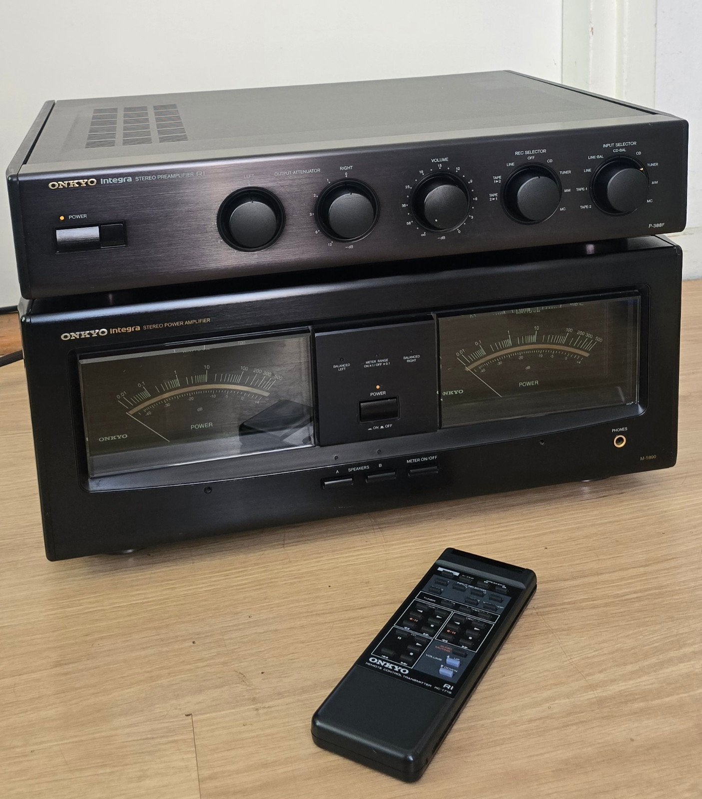Onkyo Integra P-388F Voorversterker & M-5890 Eindversterker, Ophalen, Zo goed als nieuw