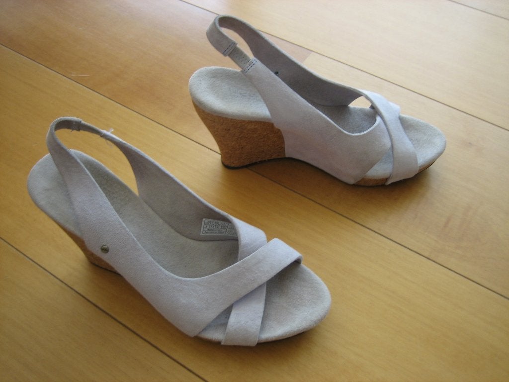 Comfortabele grijs suede sandaal met sleehak UGG 37 snazzeys, UGG, Verzenden, Nieuw, Sandalen of Muiltjes