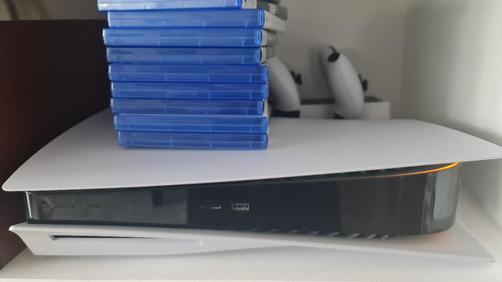 Zeer complete PS5 , inc. 12 games, 2 controllers en 2 TB SSD, Spelcomputers en Games, Spelcomputers | Sony PlayStation 5, Ophalen