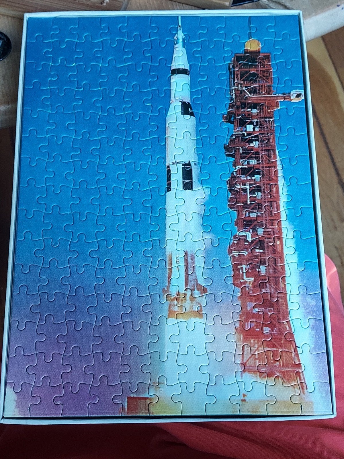 Vintage Jumbo Apollo 11 Saturn V Raket Puzzel (Jaren 70) cpl, Ophalen of Verzenden, Minder dan 500 stukjes