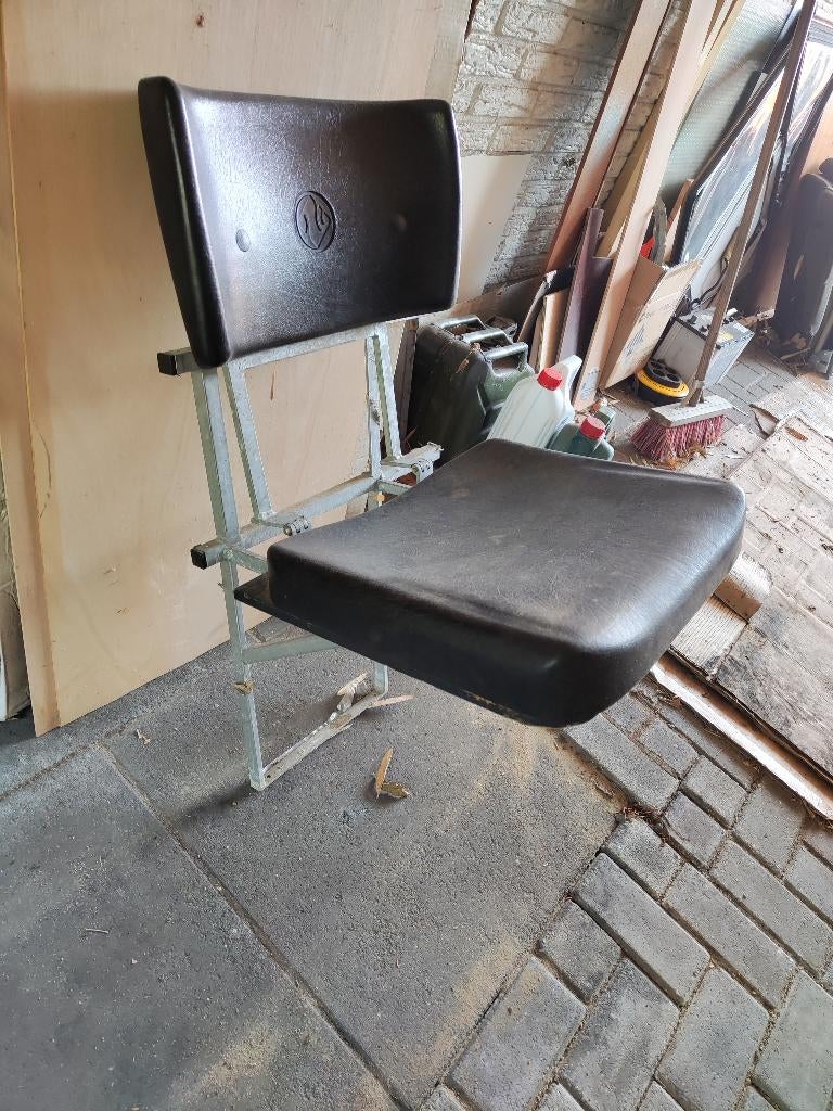 Klapstoeltjes frame interieur Mercedes T1 Bremer brandweer, Ophalen