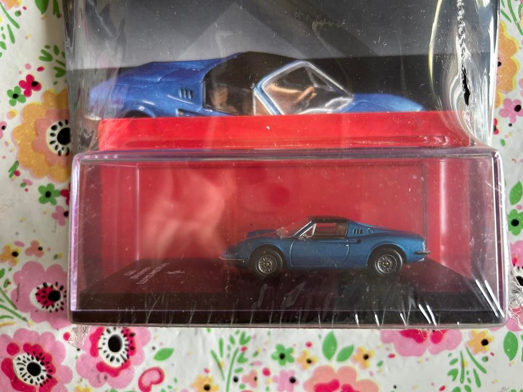 Ferrari Dino 246 GTS (closed top) (1972) Ferrari GT 1/64, Hobby en Vrije tijd, Modelauto's | Overige schalen, Ophalen of Verzenden
