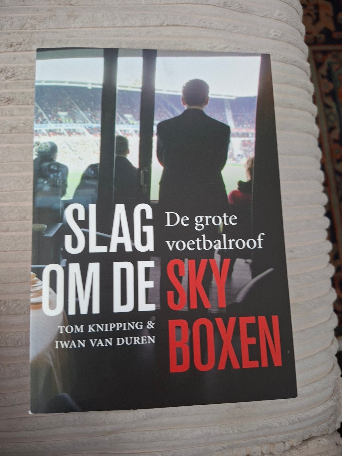 Tom Knipping - Slag om de skyboxen, Boeken, Ophalen of Verzenden, Tom Knipping; Iwan van Duren, Balsport