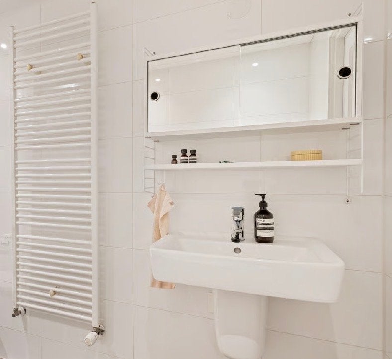 String Furniture Mirror Cabinet + Shelving System – White, Ophalen, Spiegelkast, 50 tot 100 cm, Zo goed als nieuw