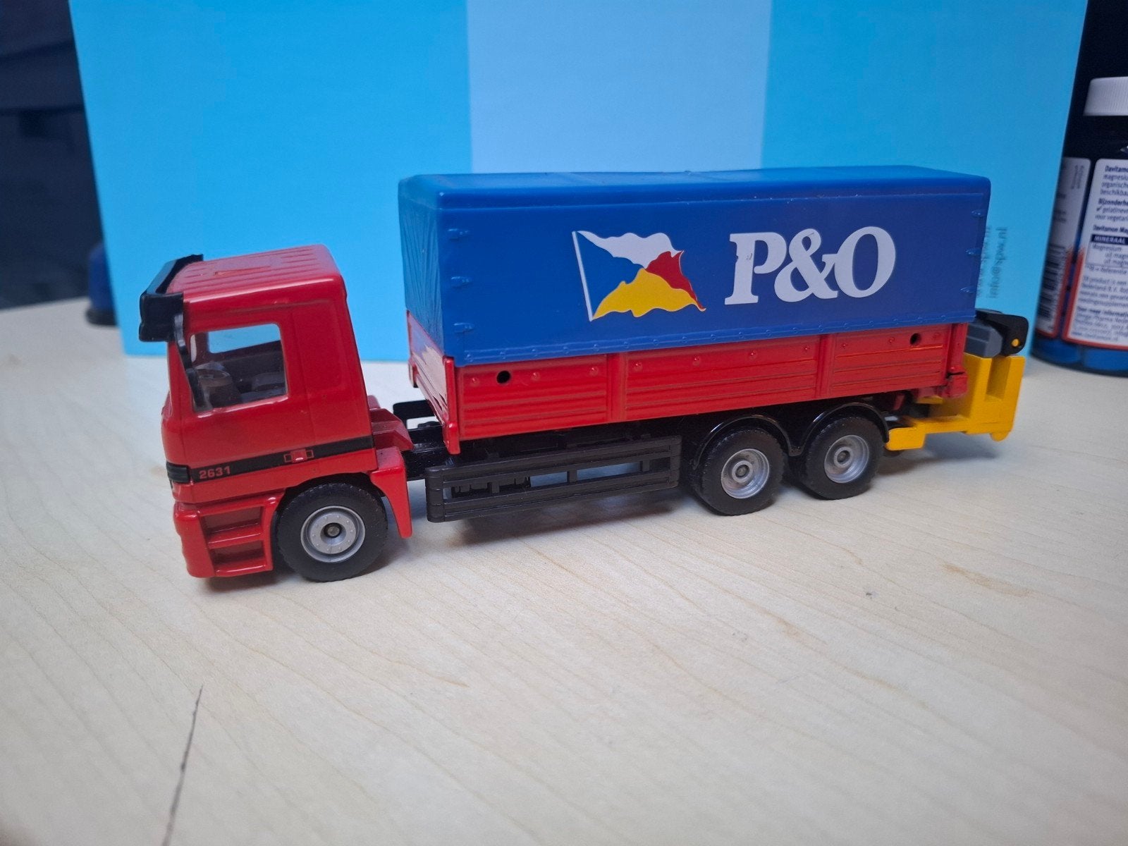 Siku 2933 Mercedes-Benz Actros P&O vrachtwagen model, Hobby en Vrije tijd, Ophalen of Verzenden, Zo goed als nieuw, Bus of Vrachtwagen