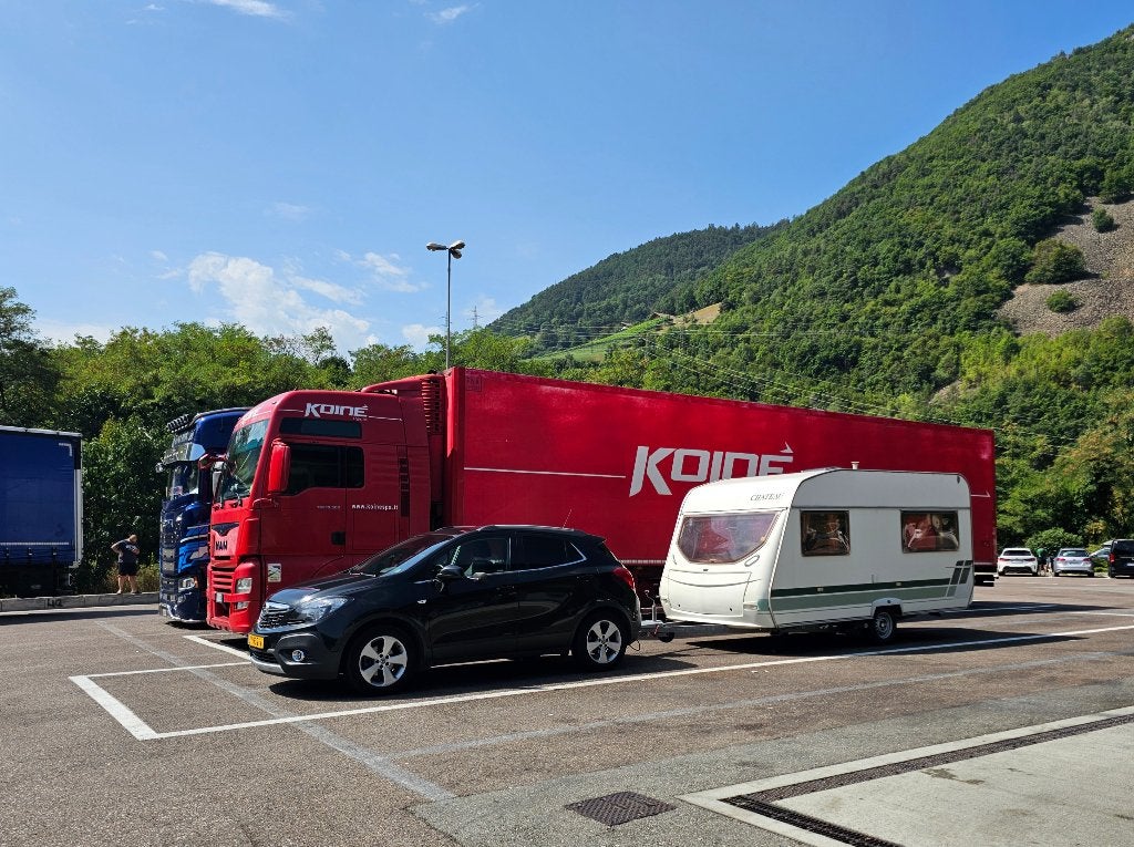 caravan Chateau Carrat 390  indeling 403C, Luifel, Chateau, Omvormbare zithoek, Treinzit