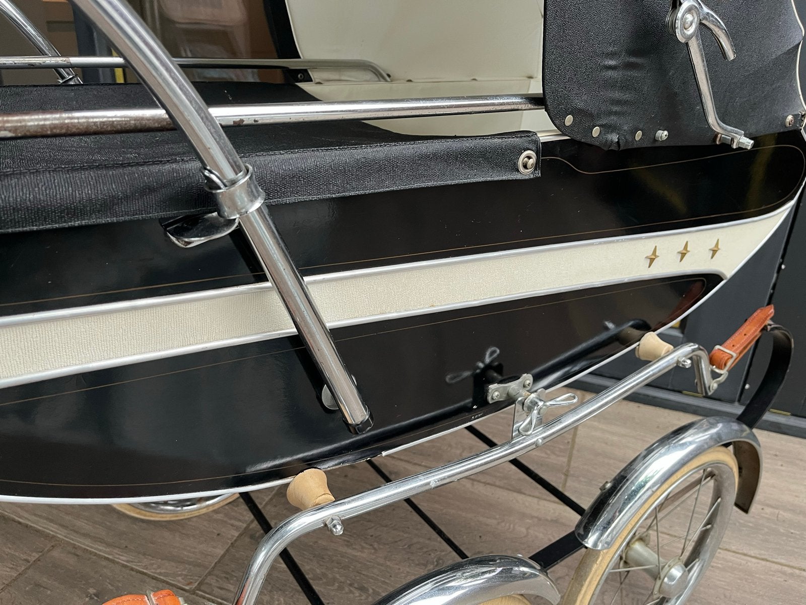 Vintage kinderwagen uit de jaren '60 - Zwart/Wit, Kinderen en Baby's, Kinderwagens en Combinaties, Gebruikt, Luchtbanden, Ophalen