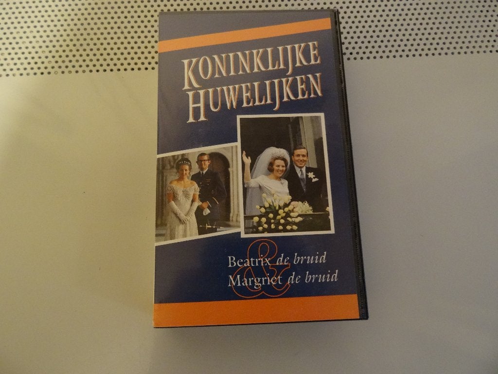 videoband koninklijke huwelijken Beatrix en Margriet de brui, Ophalen of Verzenden, Gebruikt, Nederland, Overige typen