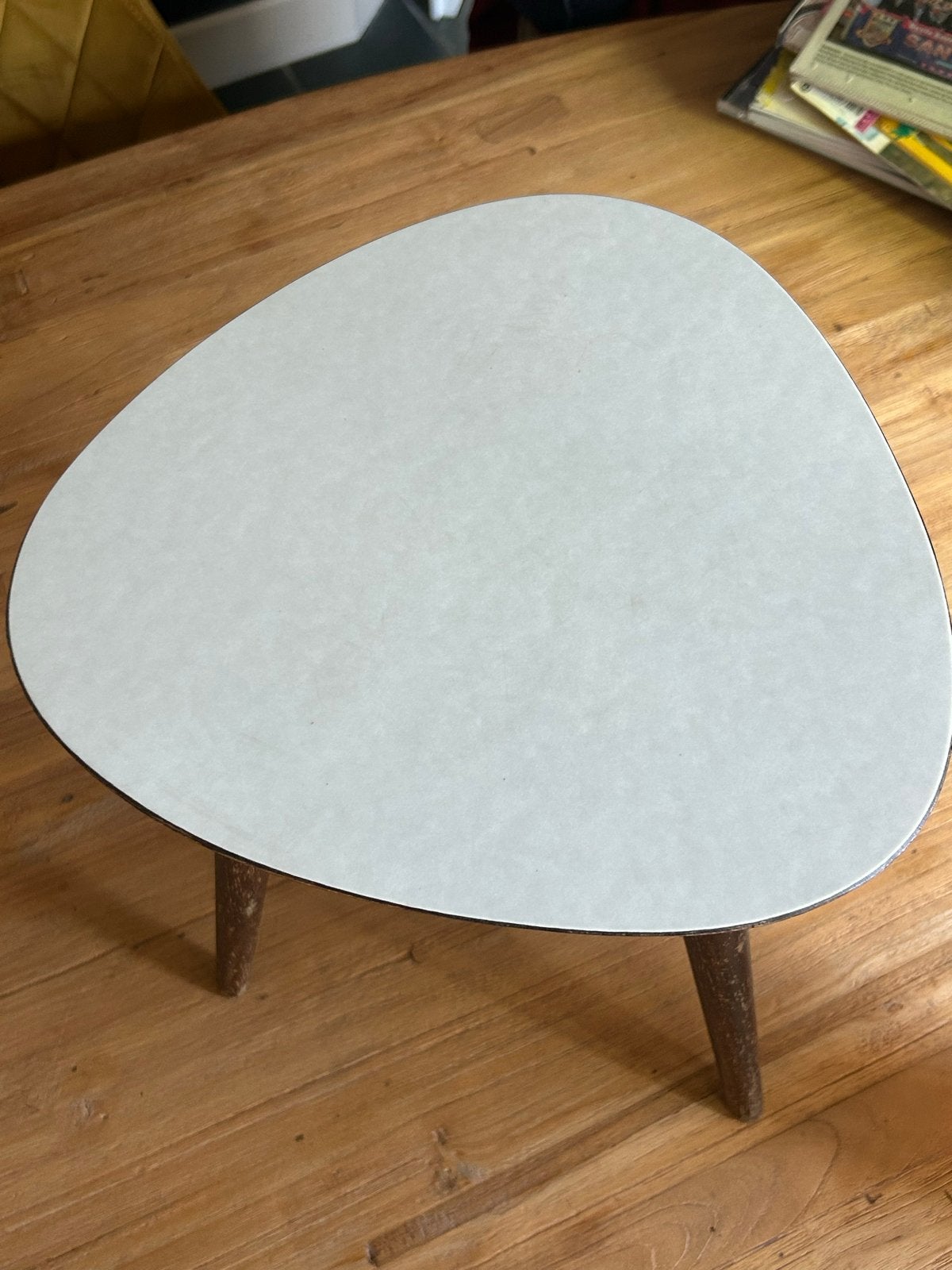 Vintage bijzettafel met organische vorm, Ophalen, Minder dan 45 cm, Minder dan 55 cm, Gebruikt