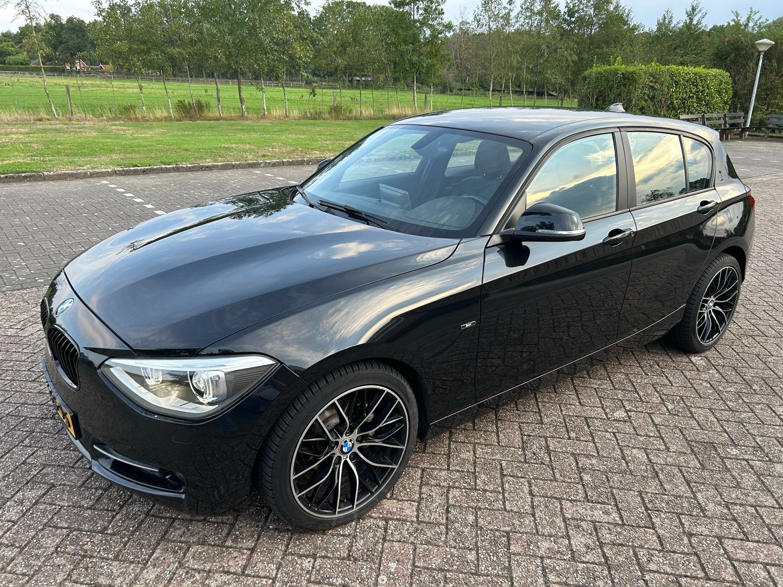 BMW 1-Serie 116I 100KW 5DR 2013 Zwart, Auto's, Euro 5, 136 pk, Zwart, 4 cilinders
