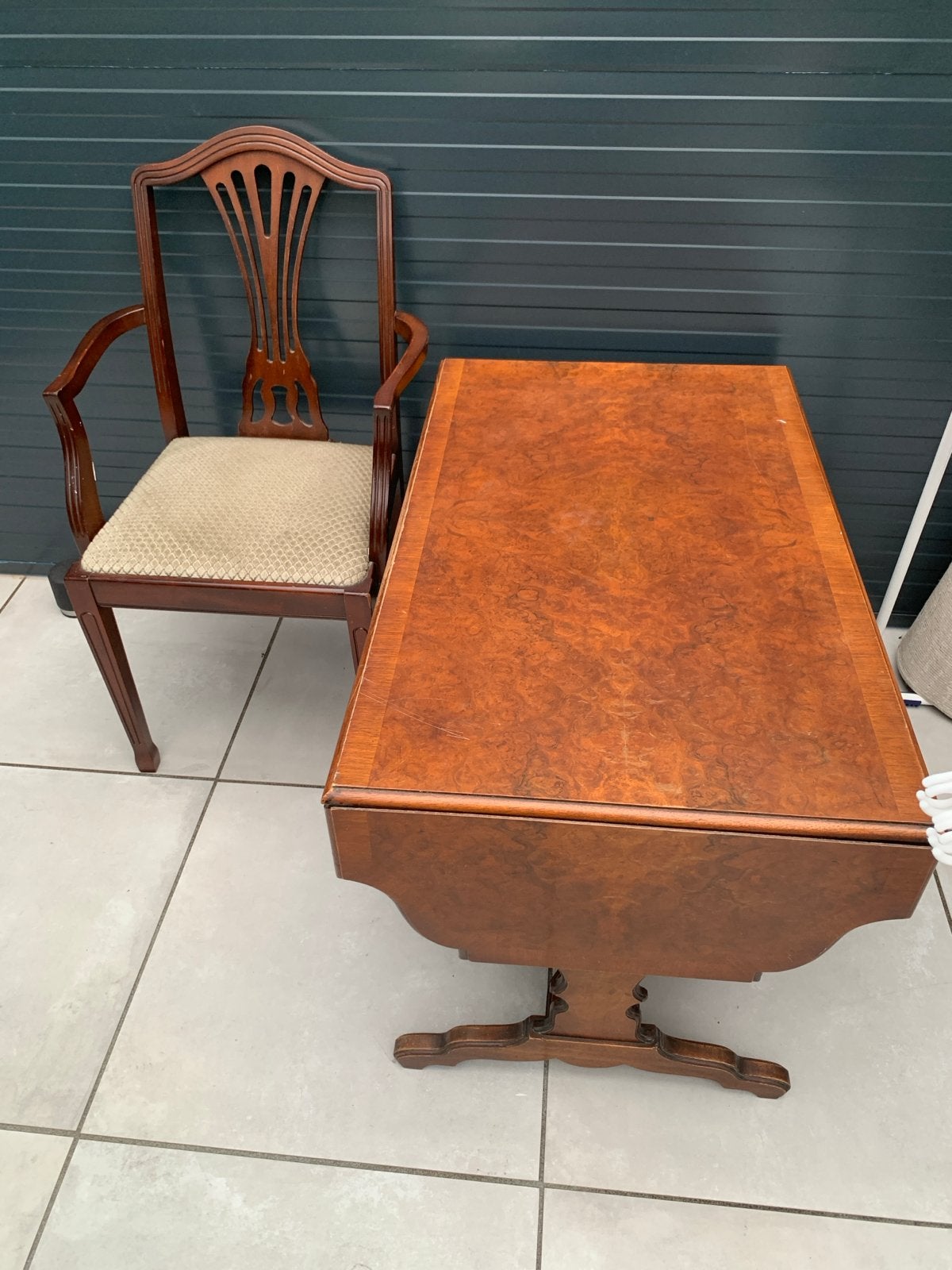 tafel van wortelnotenhout (regency) Frans Antieke, Ophalen